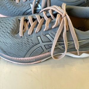 ASICS Kayano Gel Athletic Shoes Great Condition Grey Size 8